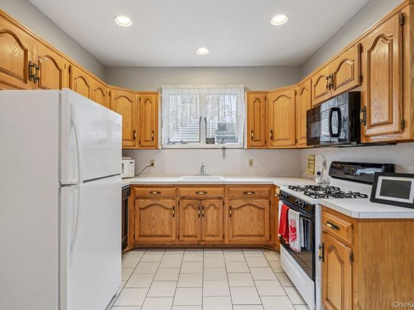 402 N Village Avenue, Rockville Centre NY 11570