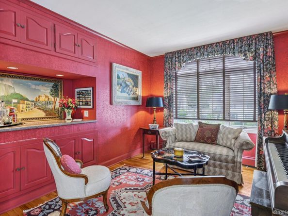 402 N Village Avenue, Rockville Centre NY 11570