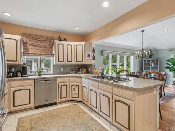 402 N Village Avenue, Rockville Centre NY 11570