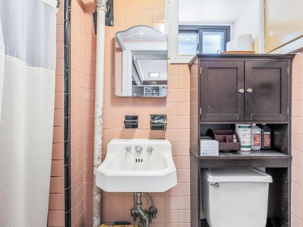6161 62nd Avenue, Middle Village NY 11379