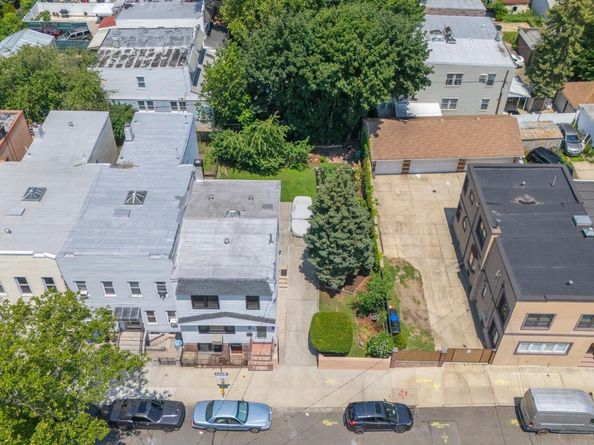 6161 62nd Avenue, Middle Village NY 11379