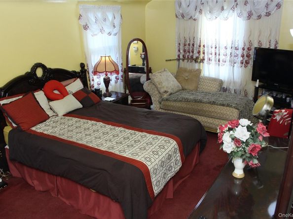 24 Garnet Place, Elmont NY 11003