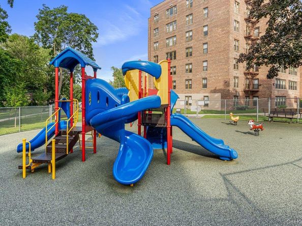 18-55 Corporal Kennedy St 6H, Bayside NY 11360