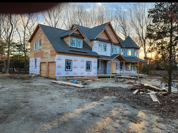 25a Randall, Shoreham NY 11786