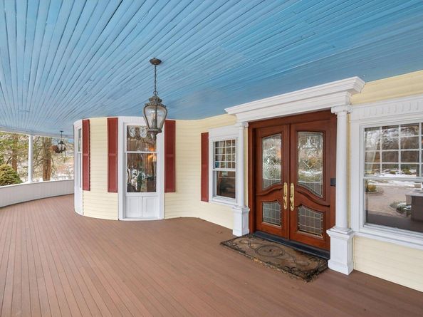 661 Middle Road, Bayport NY 11705