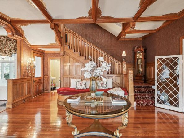 661 Middle Road, Bayport NY 11705