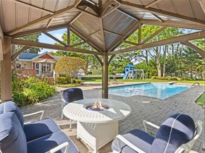 661 Middle Road, Bayport NY 11705