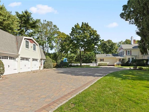 661 Middle Road, Bayport NY 11705
