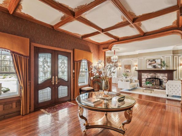 661 Middle Road, Bayport NY 11705