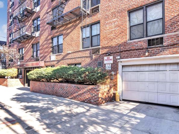 50-21 39th Place 2C, Sunnyside NY 11104