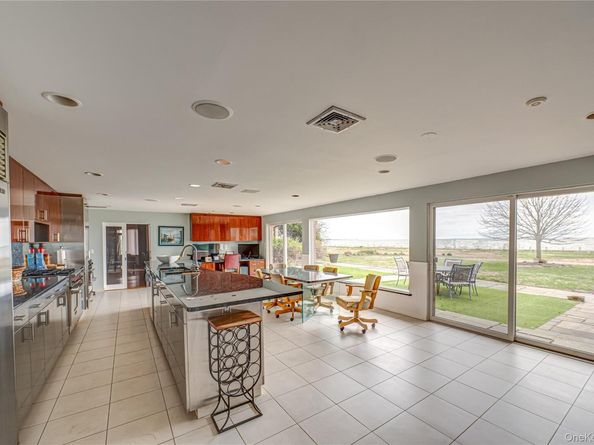 101 West Lane, Bay Shore NY 11706