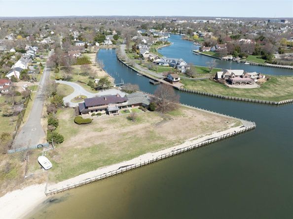 101 West Lane, Bay Shore NY 11706