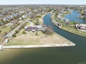 101 West Lane, Bay Shore NY 11706