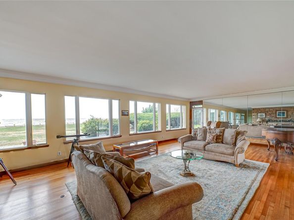101 West Lane, Bay Shore NY 11706