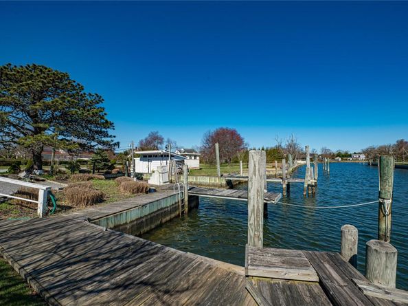 101 West Lane, Bay Shore NY 11706