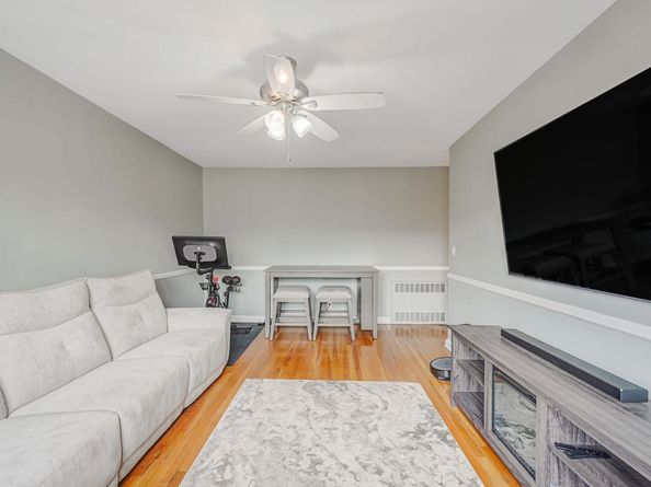414 Merrick Road 4.5B, Rockville Centre NY 11570