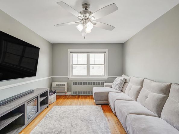 414 Merrick Road 4.5B, Rockville Centre NY 11570