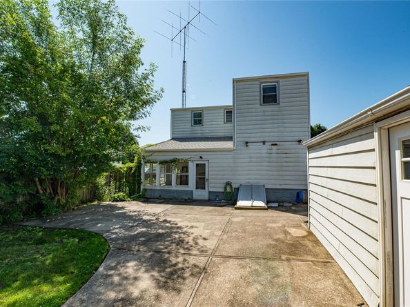 926 9th Street, West Babylon NY 11704