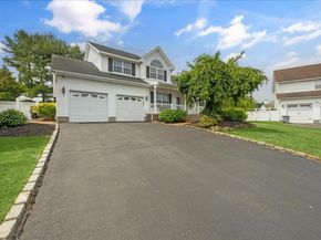 8 Tecumseh Court, Commack NY 11725