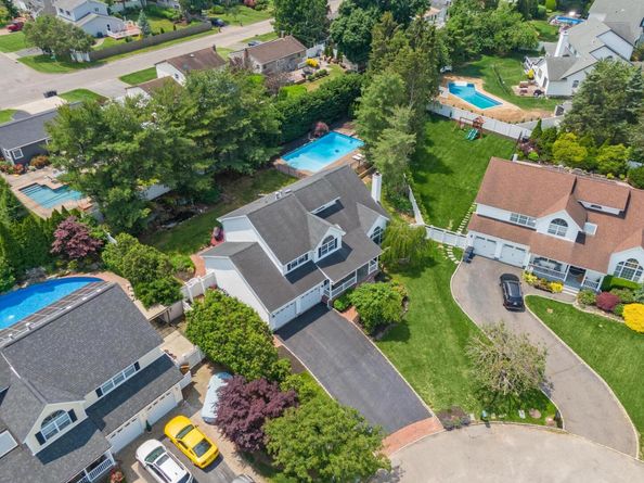 8 Tecumseh Court, Commack NY 11725