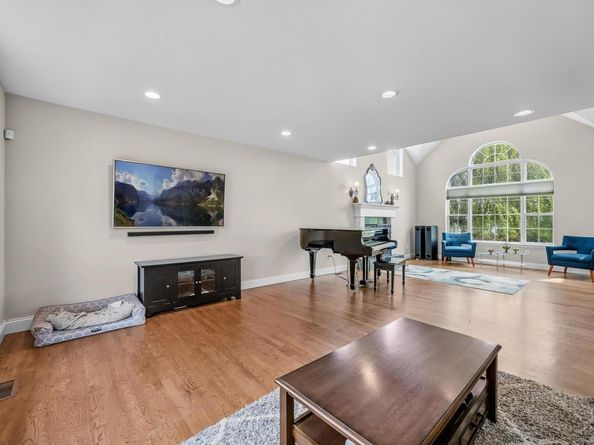 8 Tecumseh Court, Commack NY 11725