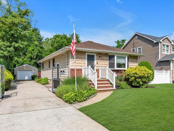 1800 Remson Avenue, North Merrick NY 11566