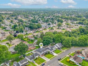86 S Cabot Lane, Westbury NY 11590