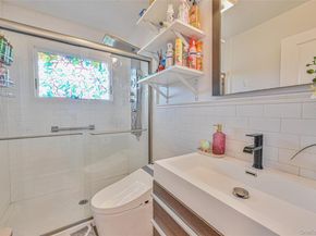 86 S Cabot Lane, Westbury NY 11590