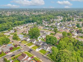 86 S Cabot Lane, Westbury NY 11590