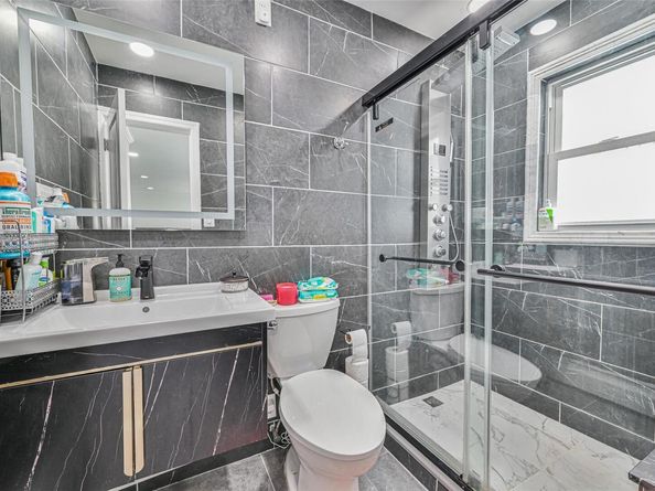 86 S Cabot Lane, Westbury NY 11590