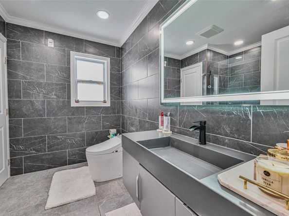 86 S Cabot Lane, Westbury NY 11590