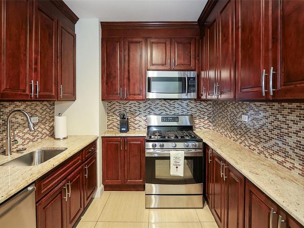 18-15 215th 17H, Bayside NY 11360