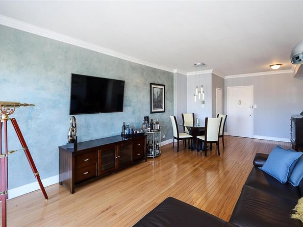18-15 215th 17H, Bayside NY 11360