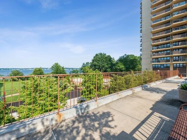 18-15 215th 17H, Bayside NY 11360