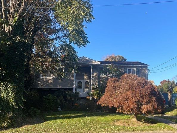 350 N Coventry Road N, West Hempstead NY 11552