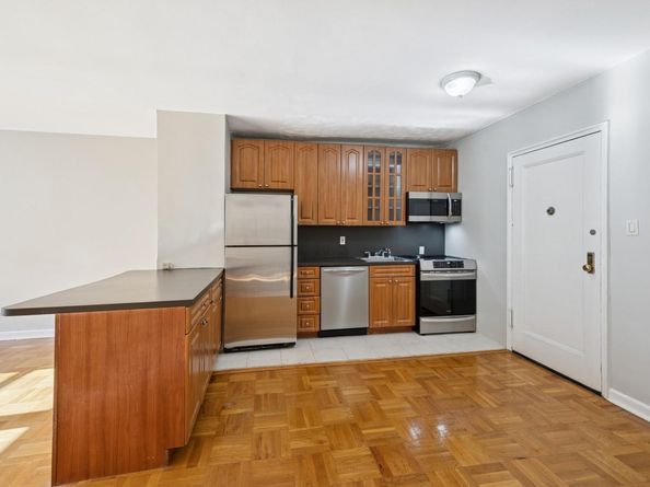 162-21 Powells Cove Boulevard 1M, Beechhurst NY 11357