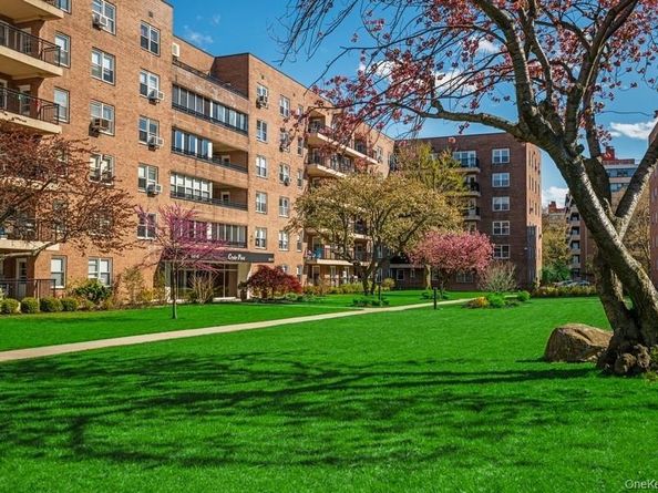 162-21 Powells Cove Boulevard 1M, Beechhurst NY 11357