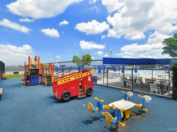 162-21 Powells Cove Boulevard 1M, Beechhurst NY 11357