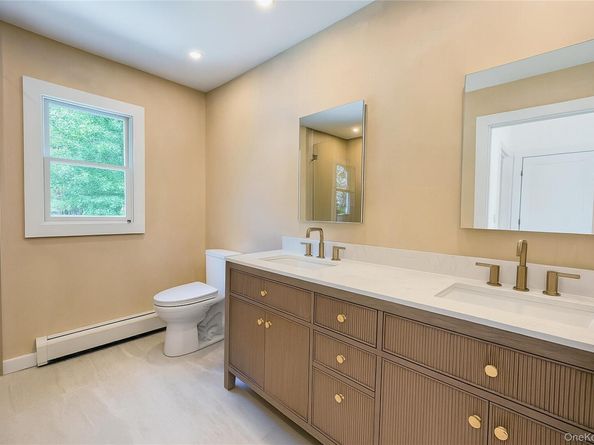 4 Pine Tree Court, East Quogue NY 11942