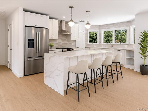 4 Pine Tree Court, East Quogue NY 11942