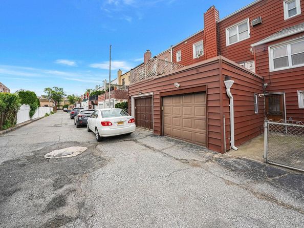 60-51 71st Street, Maspeth NY 11378