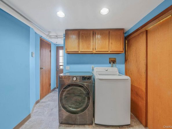 60-51 71st Street, Maspeth NY 11378