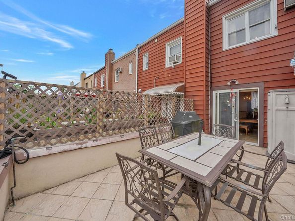 60-51 71st Street, Maspeth NY 11378