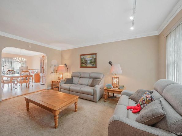 60-51 71st Street, Maspeth NY 11378