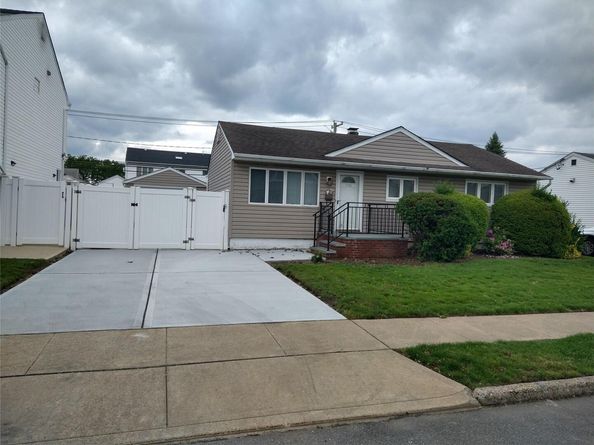 708 Anderson Avenue, Franklin Square NY 11010