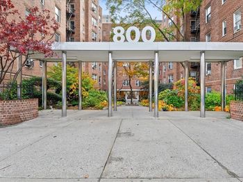 800 Grand Concourse