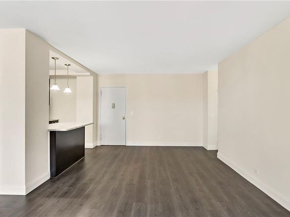 880 Boynton Avenue 8F, Bronx NY 10473