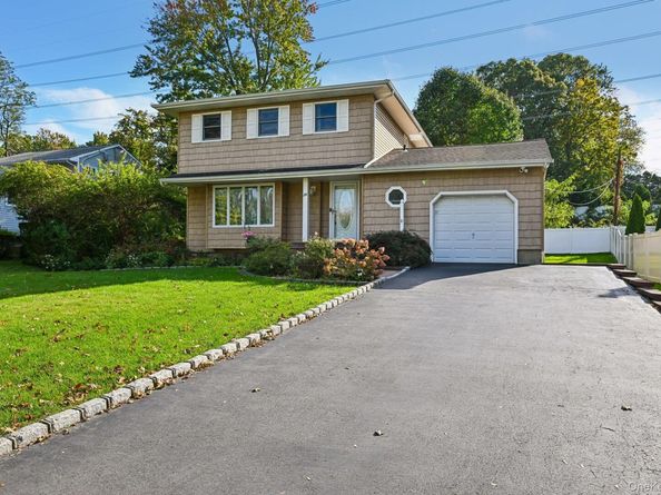 26 Falcon Drive, Hauppauge NY 11788