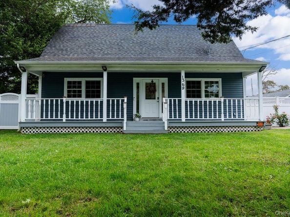 1369 N Clinton Avenue, Bay Shore NY 11706