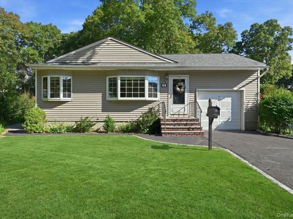 25 W Oakdale Street, Bay Shore NY 11706